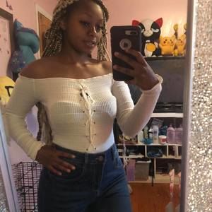 Meet your Posher, Hilary